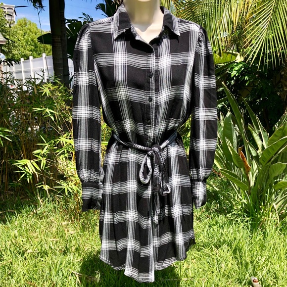 Max Studio Dresses & Skirts - Max Studio Plaid Collared Dress 🖤